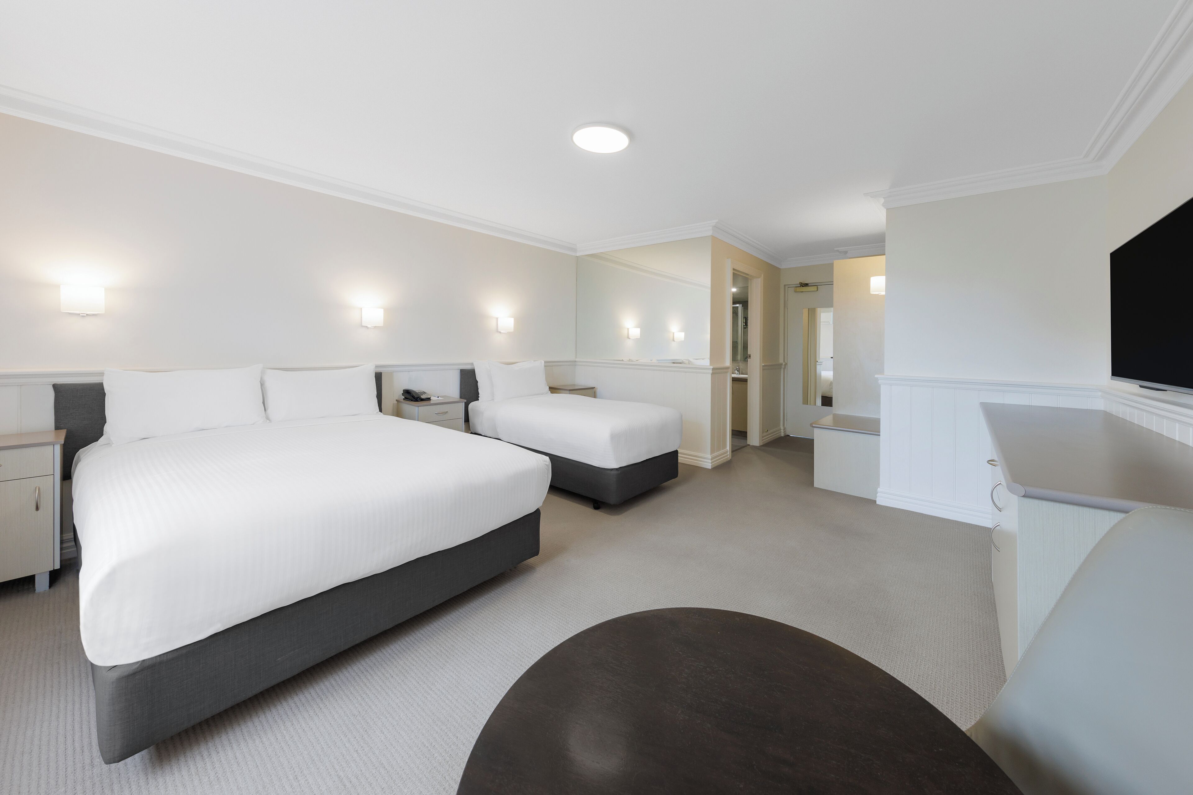 premium twin | 2 bedrooms, premium bedding, minibar, desk