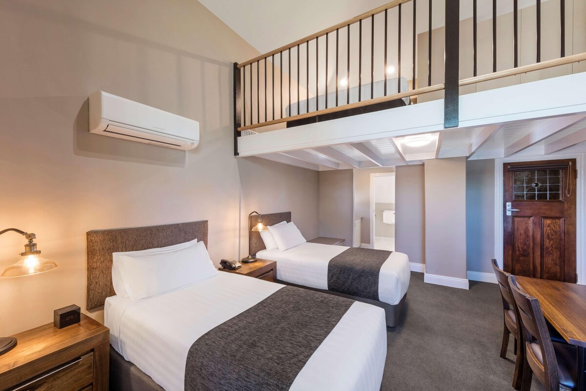 Premium bedding, minibar, desk, laptop workspace