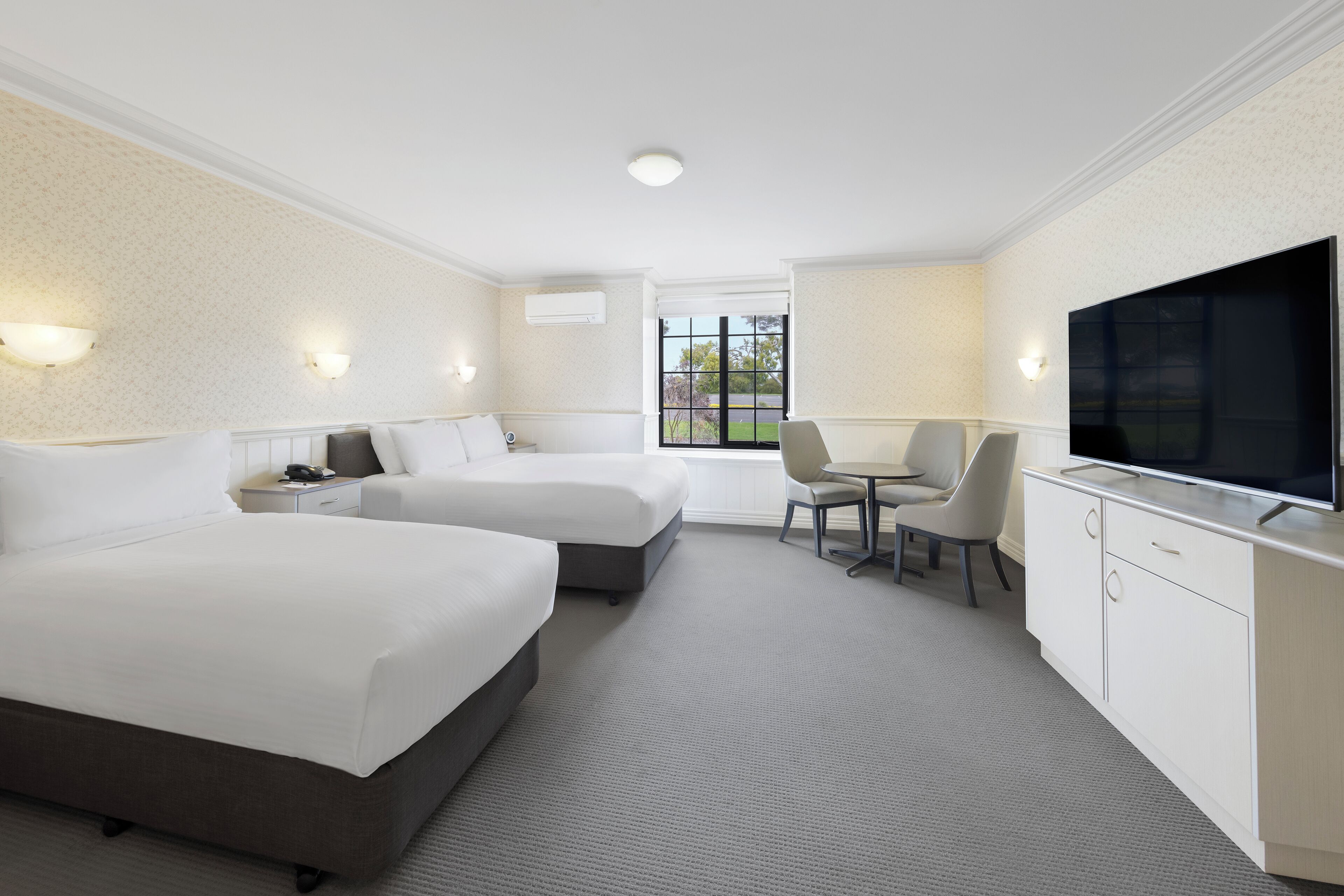 premium twin | 2 bedrooms, premium bedding, minibar, desk