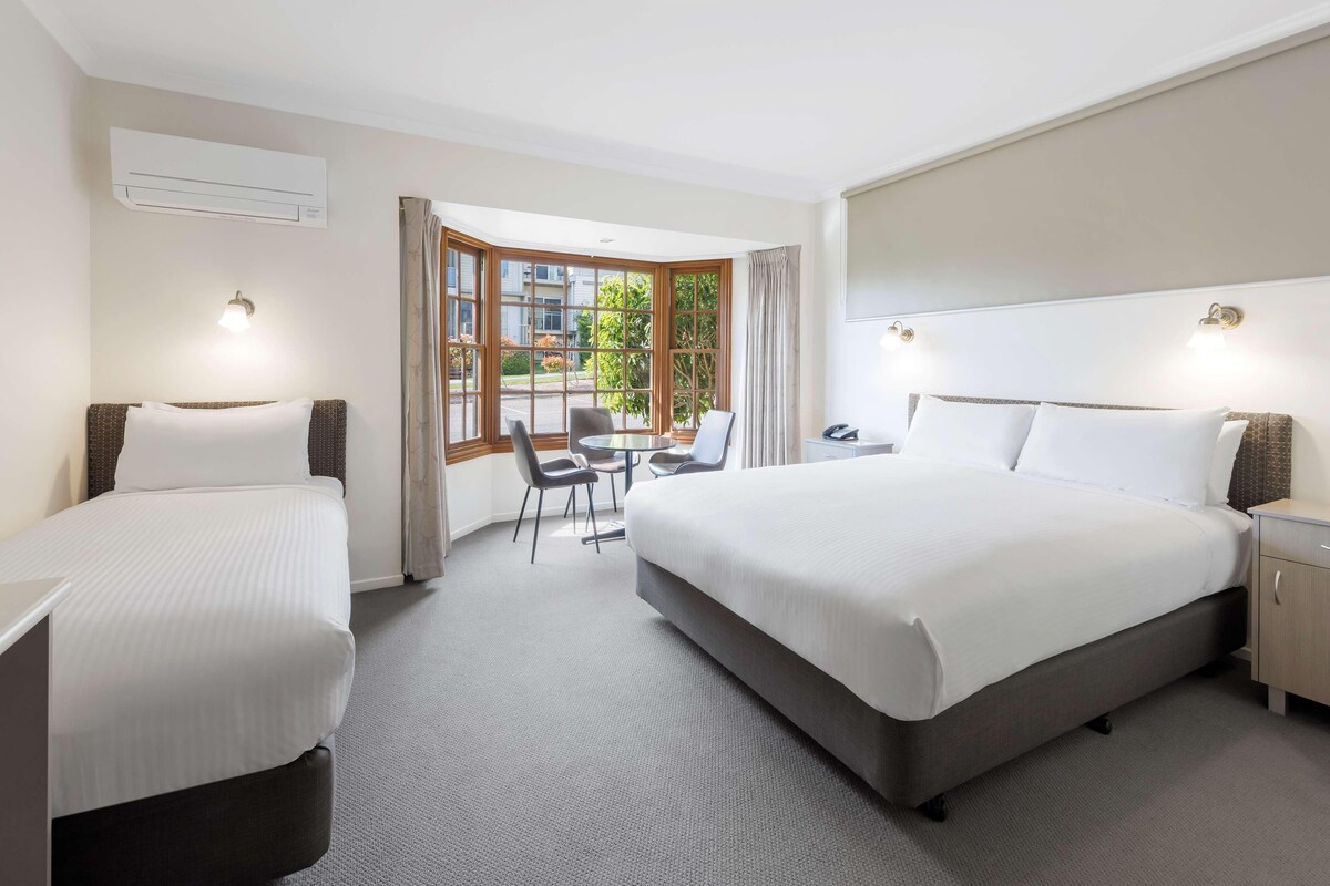 Premium bedding, minibar, desk, laptop workspace
