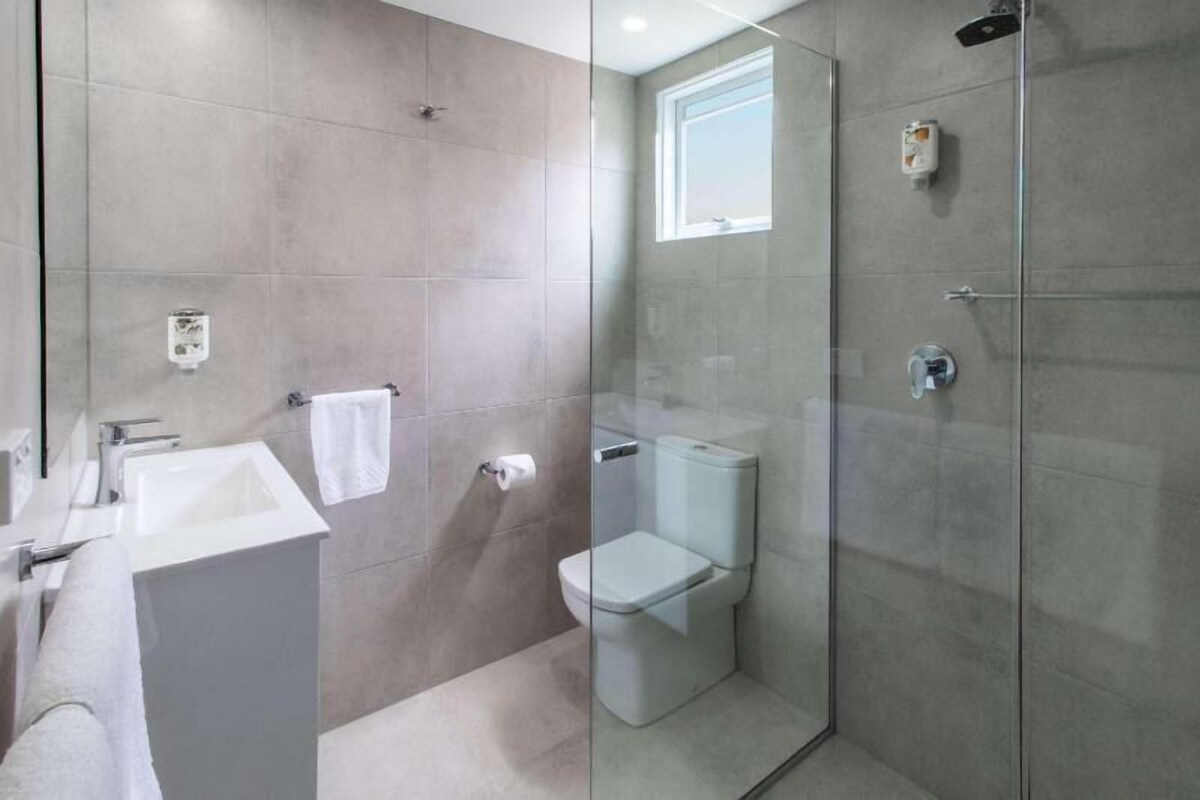 Bathroom | Free toiletries, hair dryer, towels