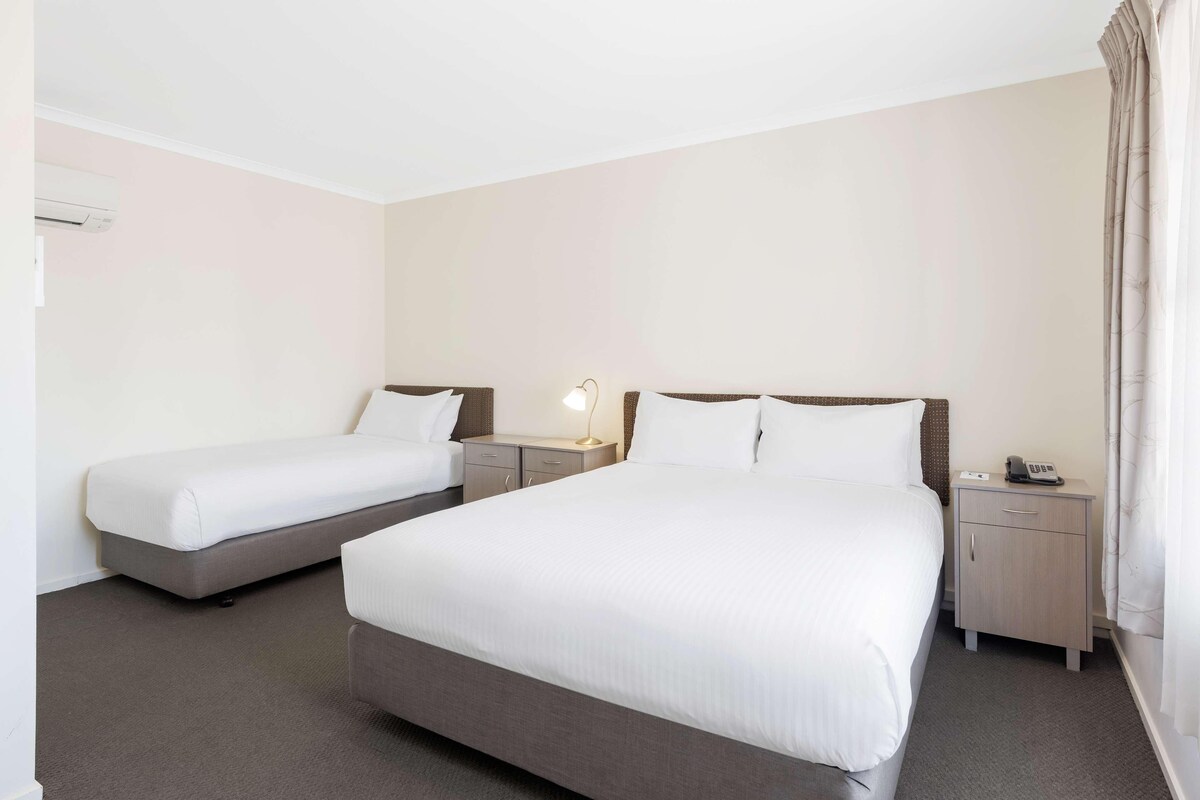 Premium bedding, minibar, desk, laptop workspace
