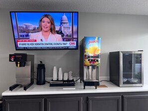 Free daily continental breakfast - Crestview Inn (Branson West)