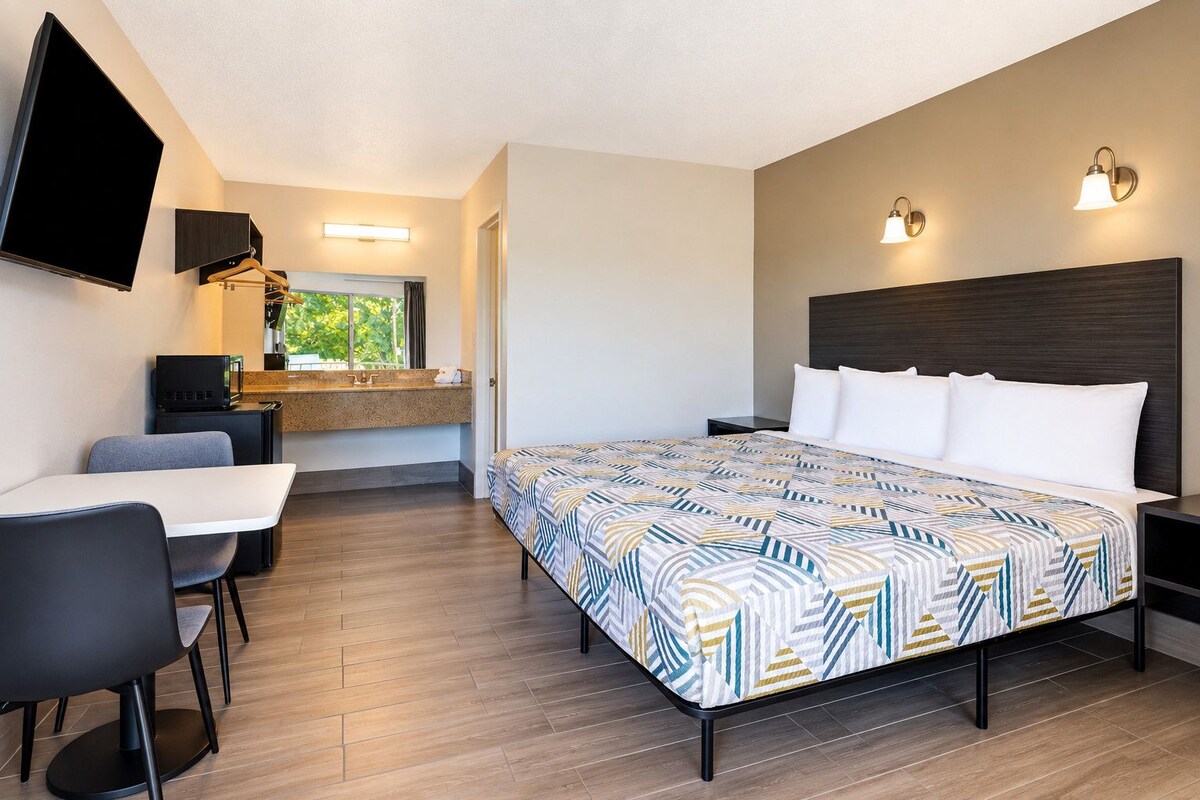 Premium bedding, desk, iron/ironing board (on request), WiFi (free)