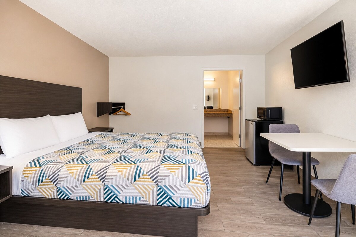 Premium bedding, desk, iron/ironing board (on request), WiFi (free)