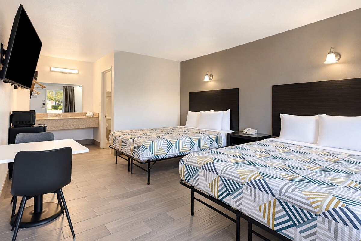 Standard Room | Premium bedding, desk, iron/ironing board (on request), WiFi (free)