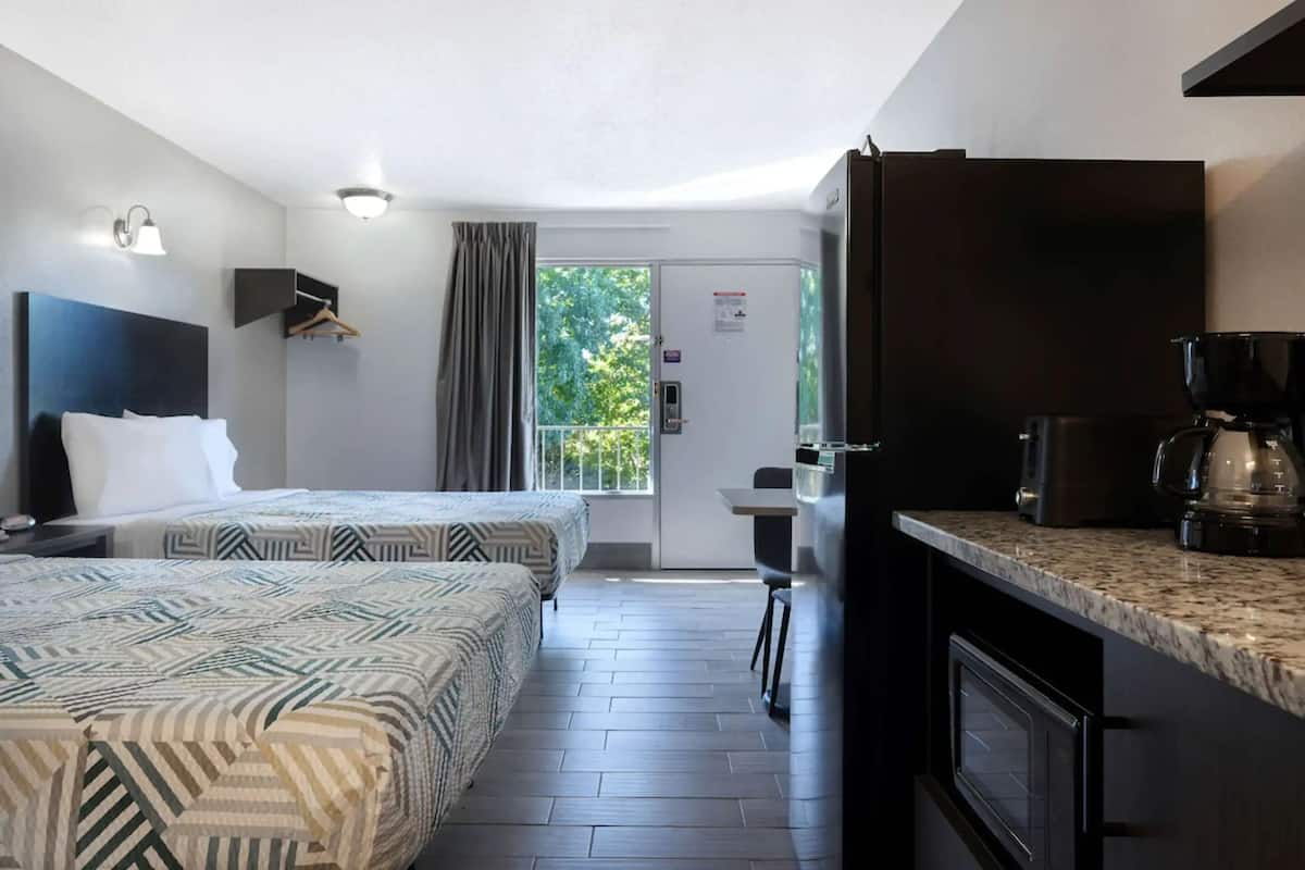 1 bedroom, premium bedding, desk, iron/ironing board