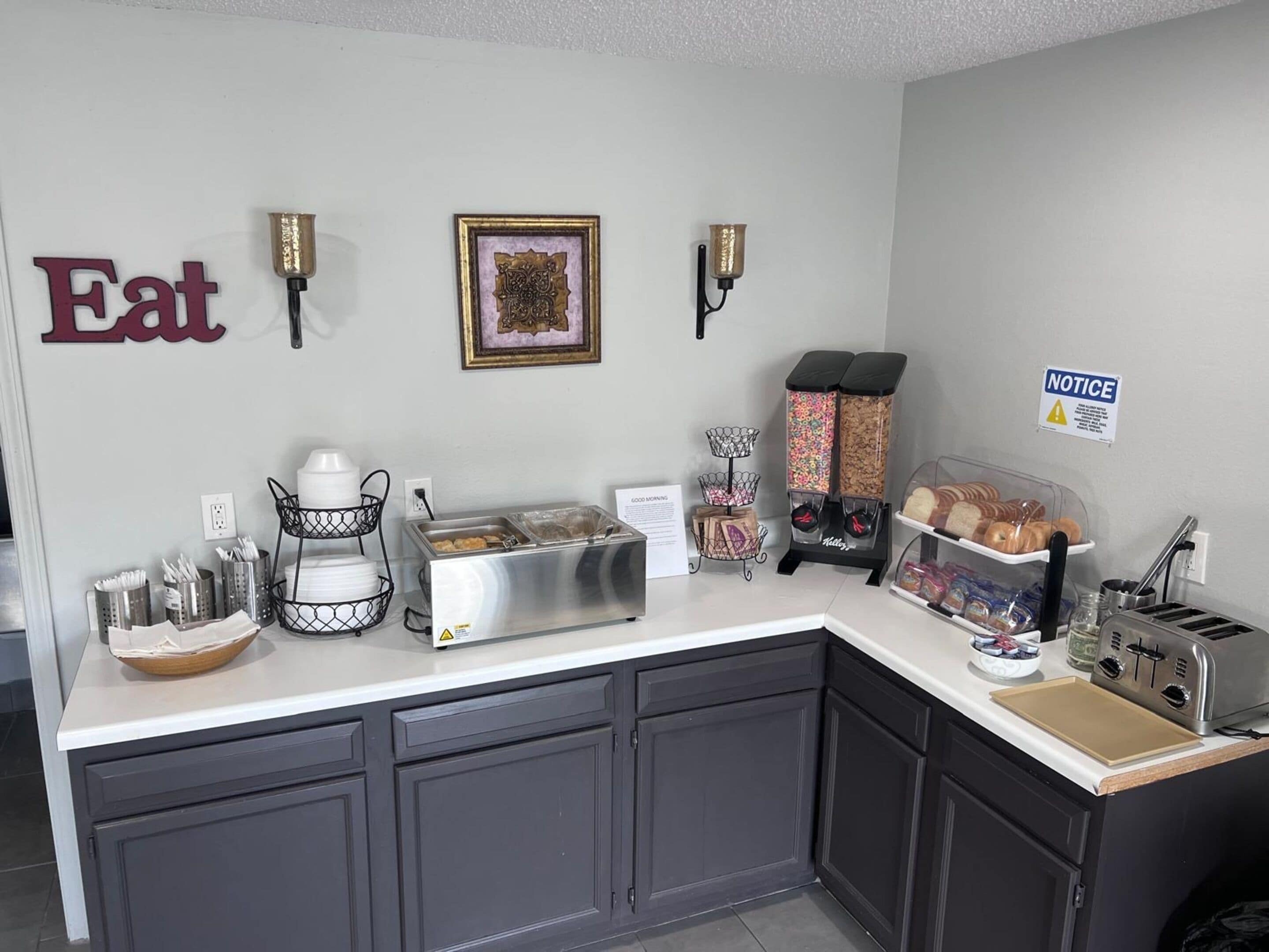 Free daily continental breakfast 