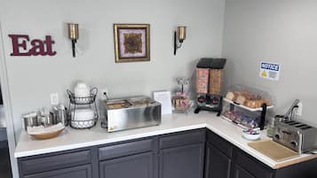 Free daily continental breakfast