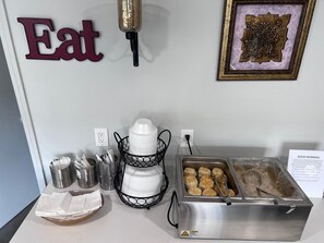 Free daily continental breakfast - Crestview Inn (Branson West)