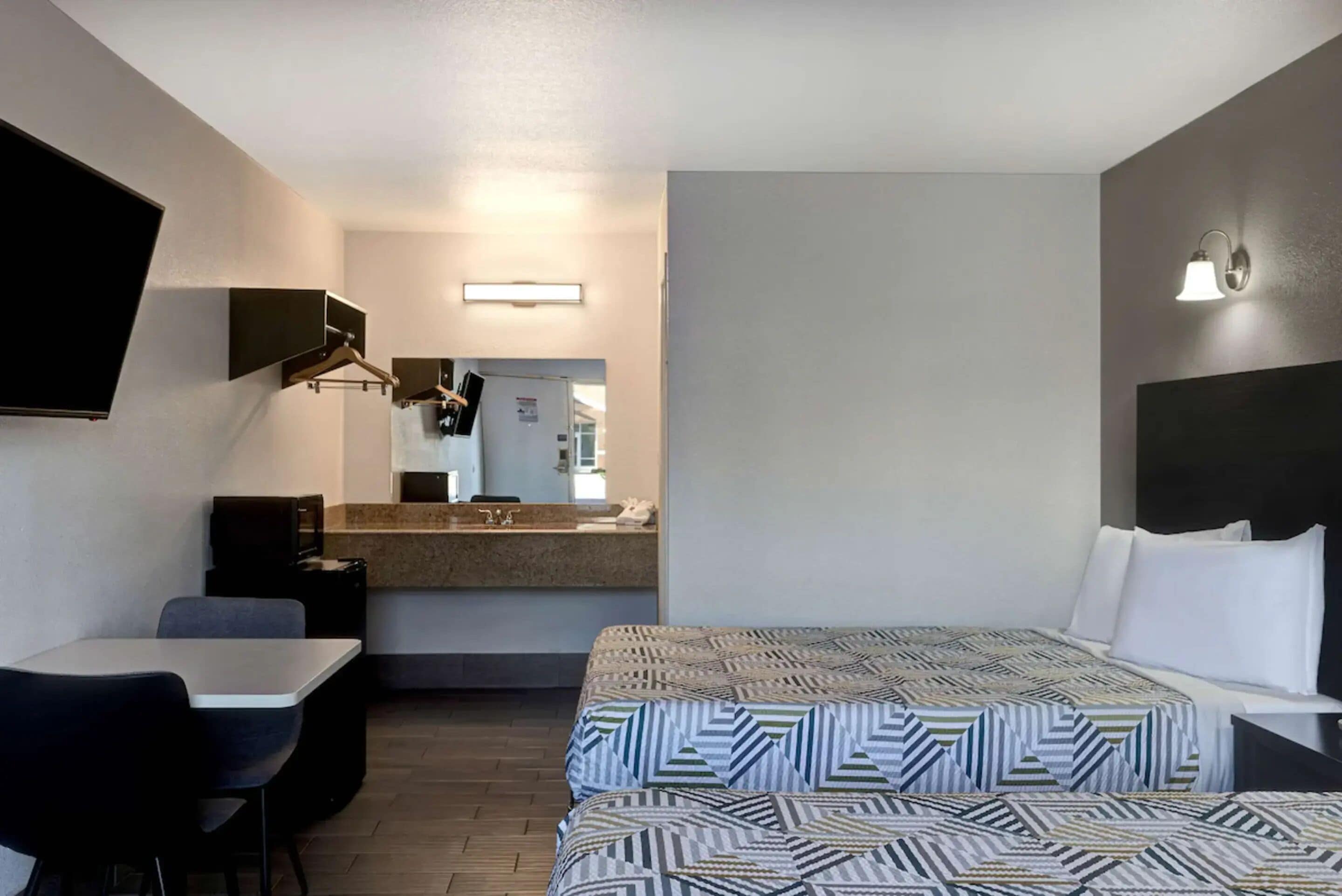 Ropa de cama de alta calidad y escritorio 