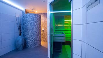 三溫暖烤箱、蒸氣室、溫泉/自然礦物泉、美體療程、熱石按摩、深層組織按摩