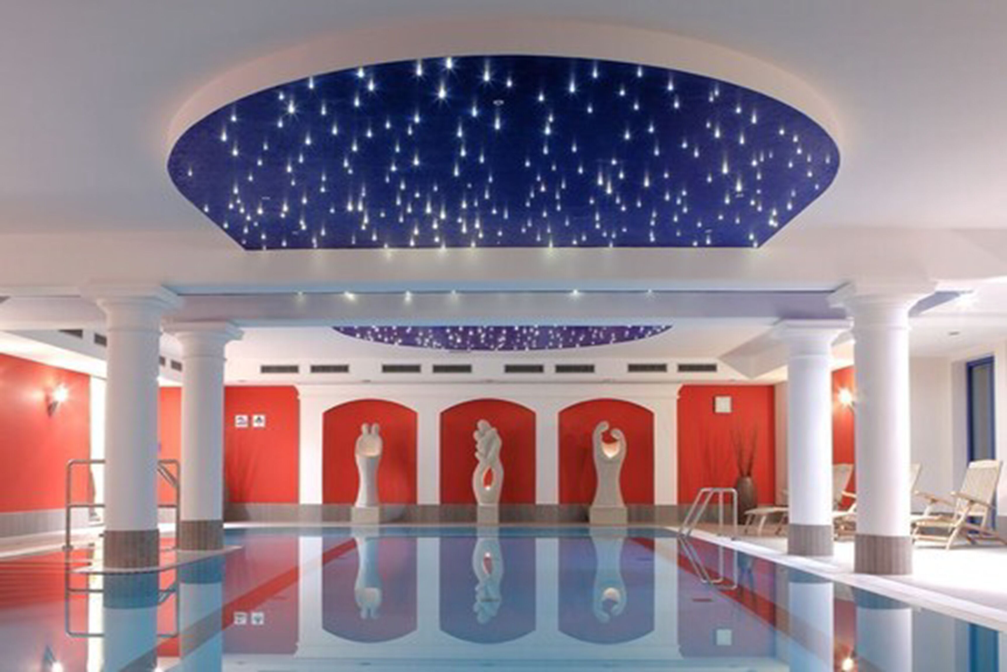 3 indoor pools, pool loungers