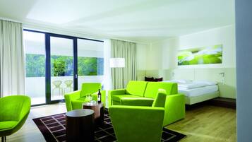 Allergikerbettwaren, Minibar, Zimmersafe, Schreibtisch