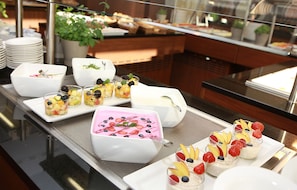 Colazione a buffet, servita tutte le mattine (27 EUR a persona)