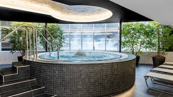 Indoor spa tub