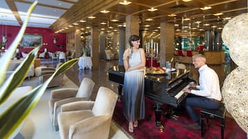 Lobby lounge, garden views, open daily
