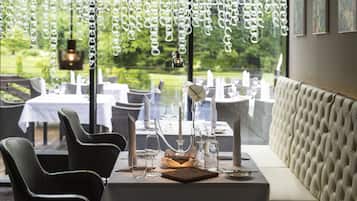 3 restaurants; breakfast, lunch, dinner, and brunch served