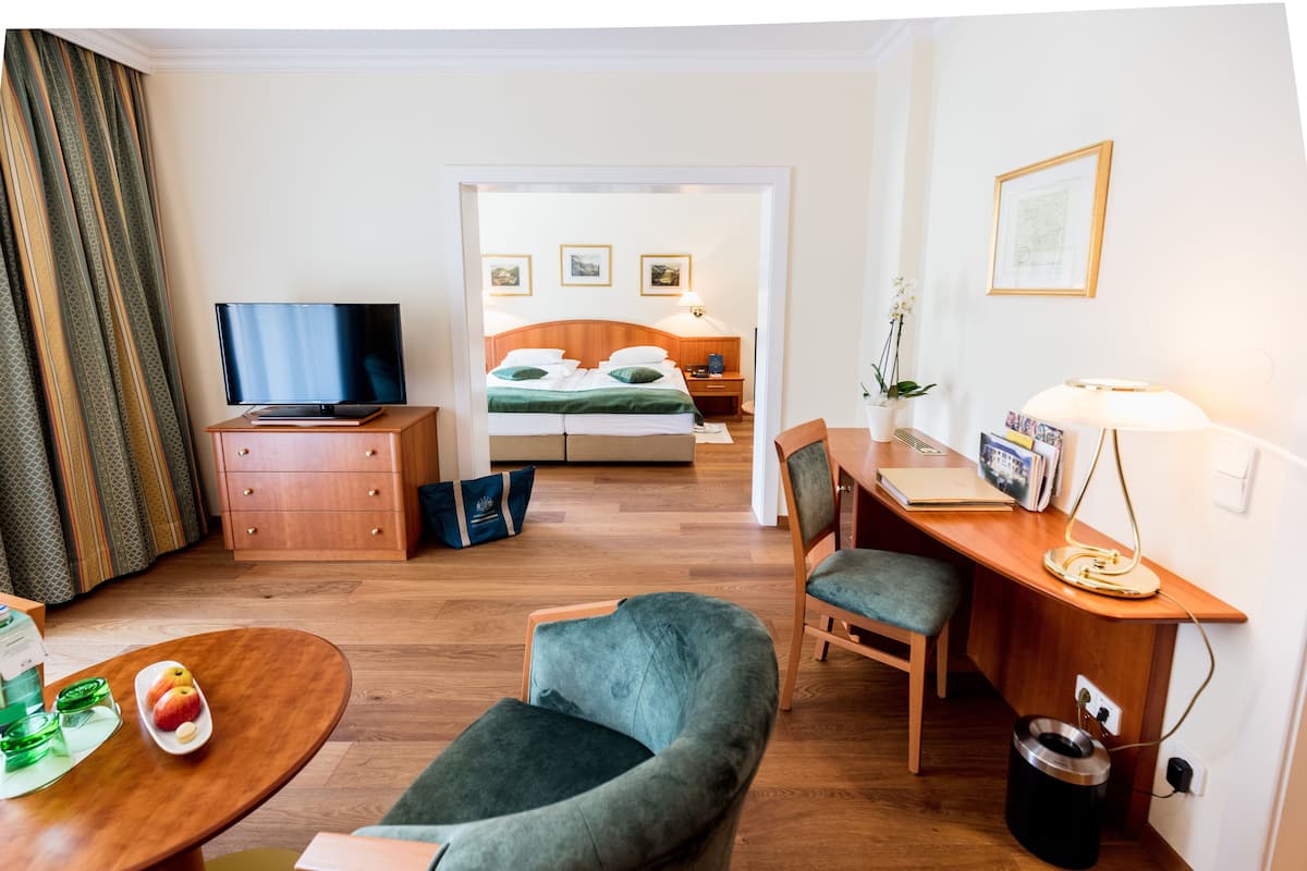 Habitación doble superior, 1 cama King size, balcón | Ropa de cama de alta calidad y minibar 