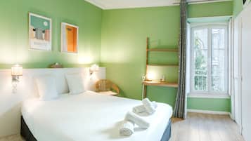 Kamer | Een kluis op de kamer, een bureau, een laptopwerkplek, gratis wifi