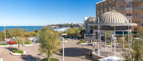 Habitació estàndard, vistes a l'oceà | Caixa forta a l'habitació i escriptori