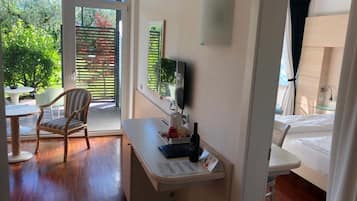 Family Suite | Minibar, in-room safe, desk, laptop workspace