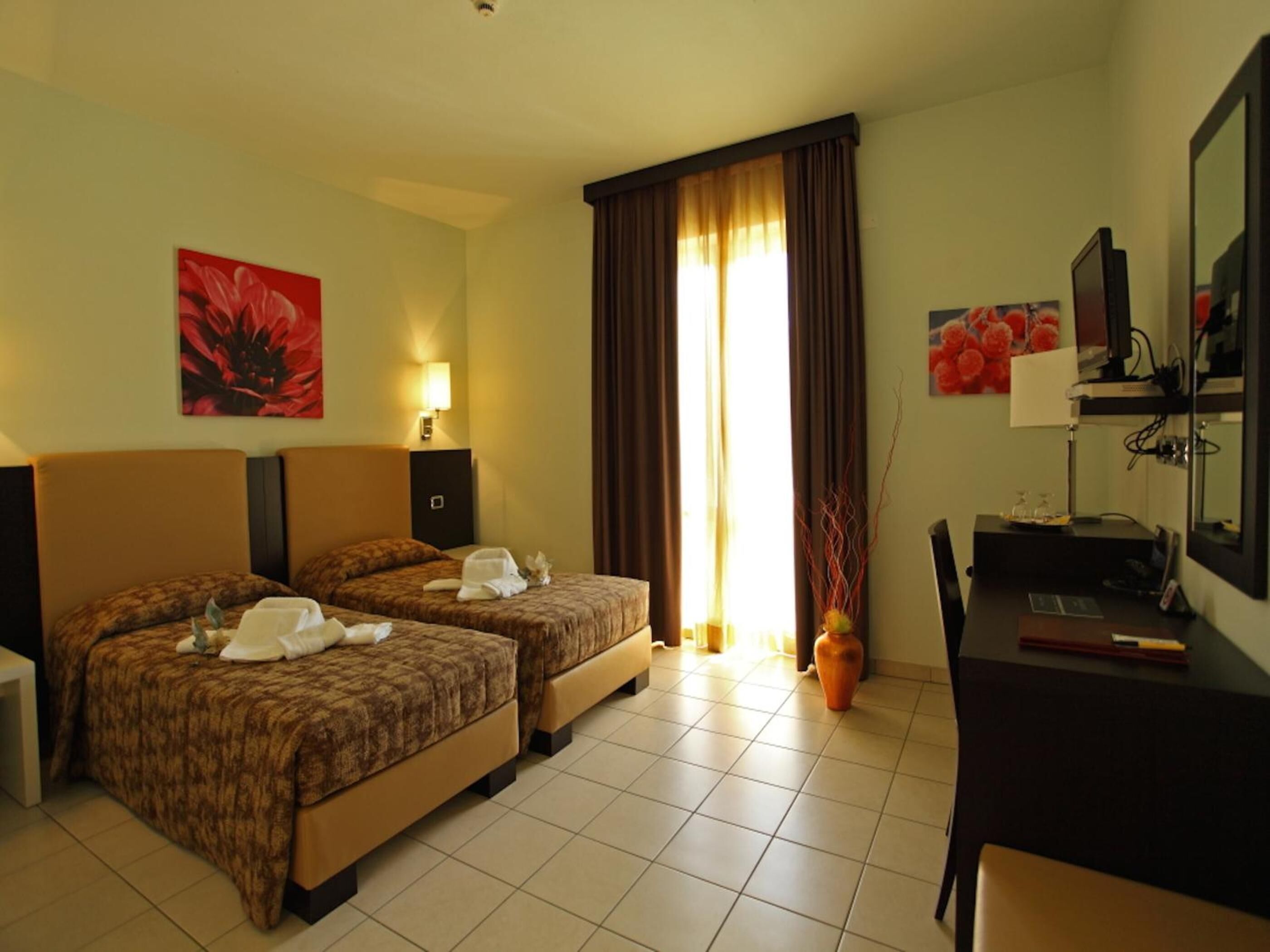 ミニバー、防音設備、アイロン / アイロン台、ベビーベッド