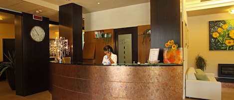 Check-in/check-out kiosk
