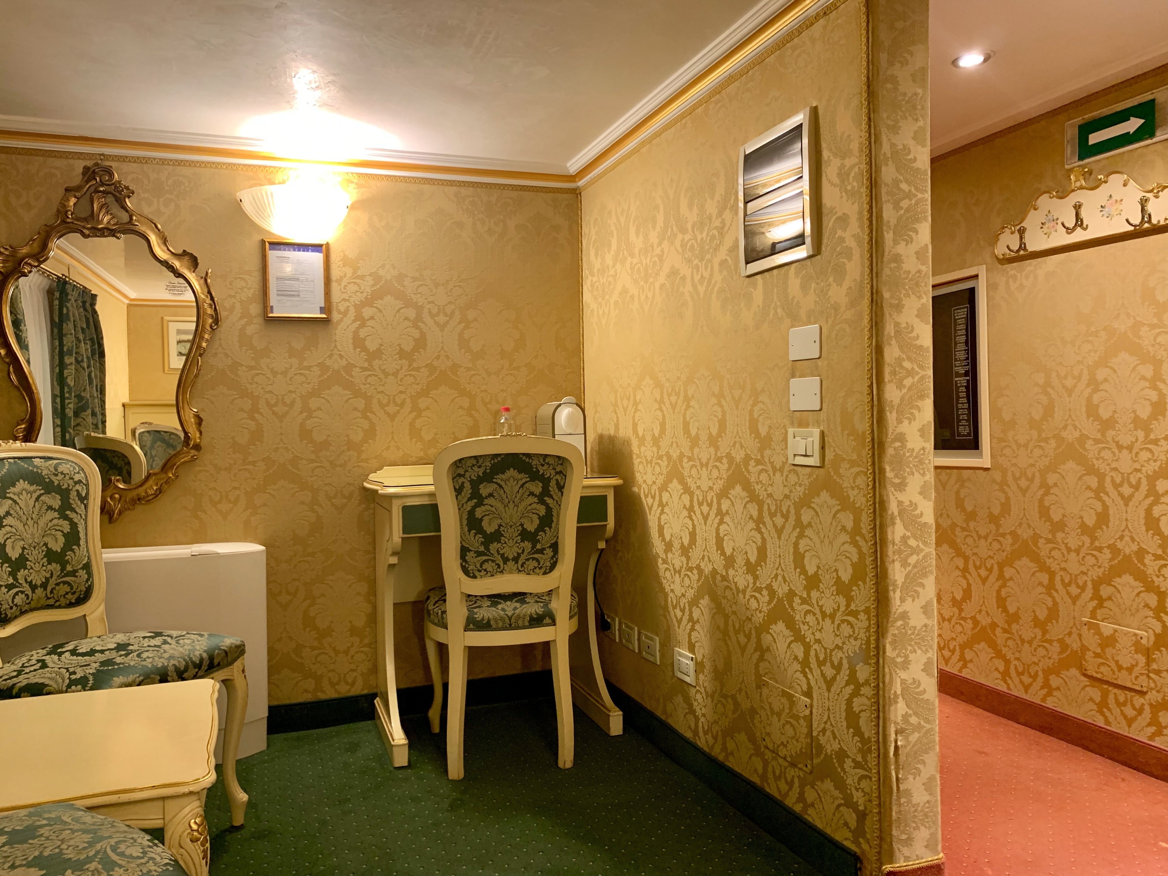 triple room | minibar, in-room safe, desk, iron/ironing board