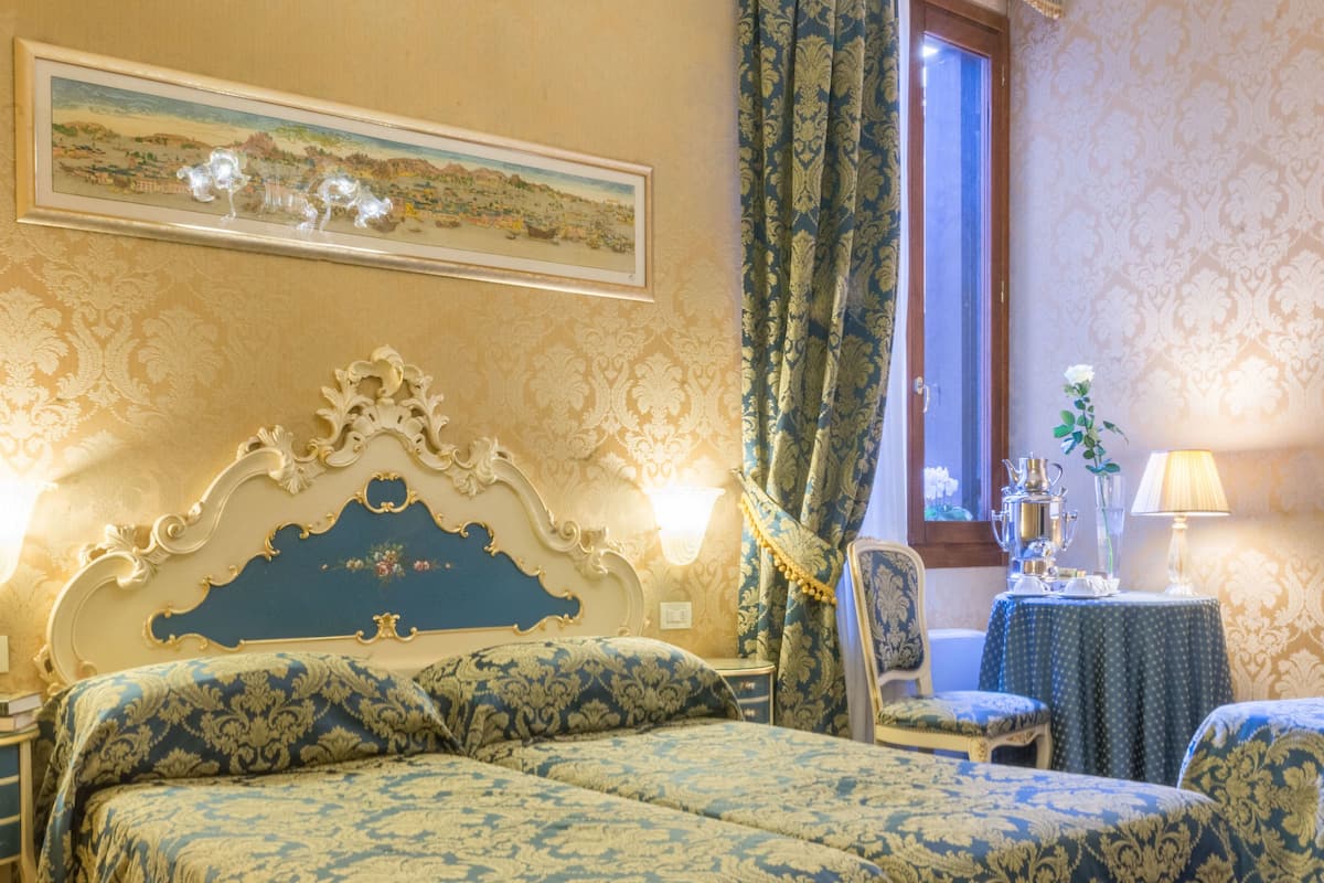 Triple Room | Minibar, in-room safe, desk, iron/ironing board