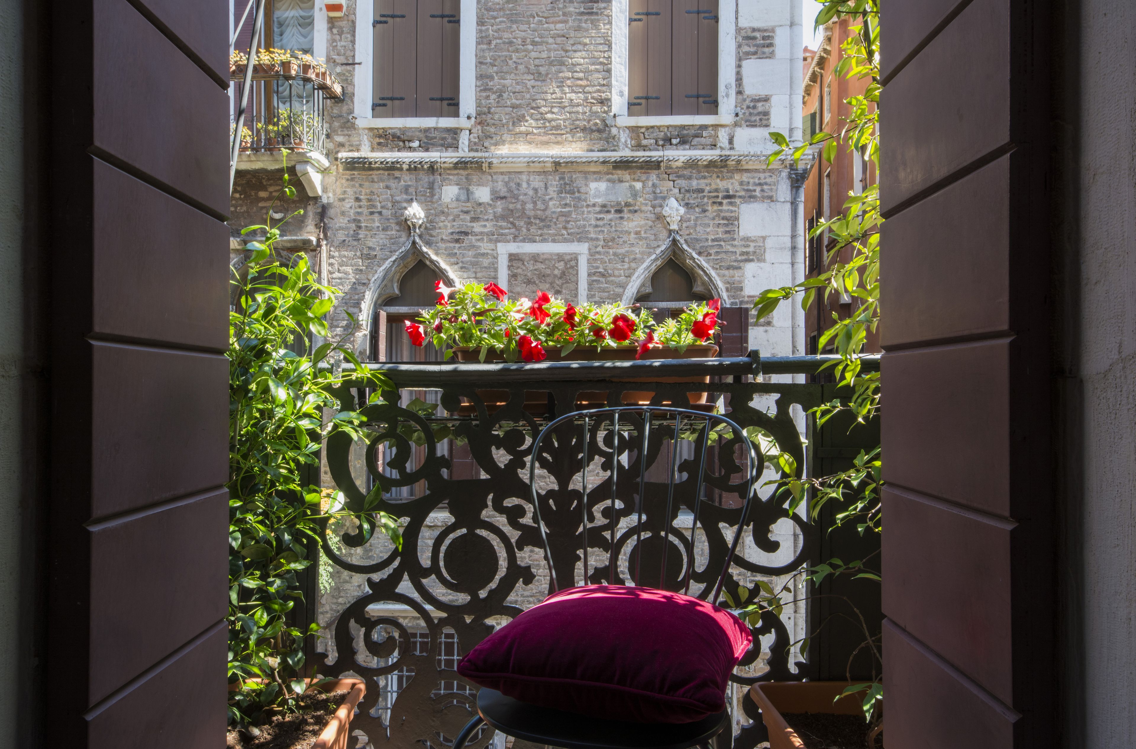 classic double room, balcony, canal view | balcony