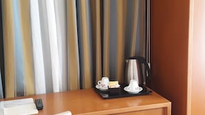 Cofres nos quartos, escrivaninha, cortinas blackout, Wi-Fi de cortesia