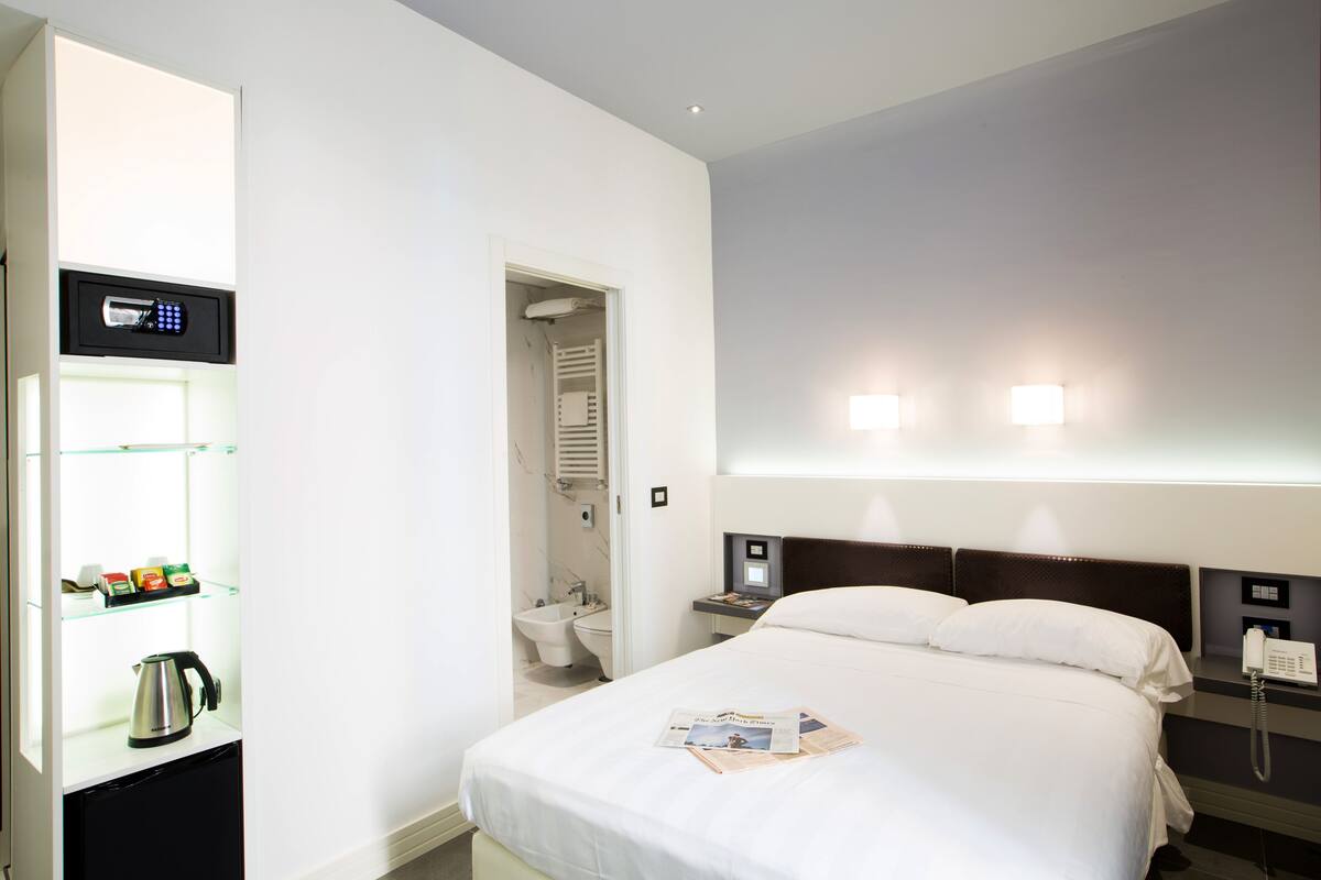 Standard Double or Twin Room | In-room safe, desk, blackout drapes, WiFi (free)