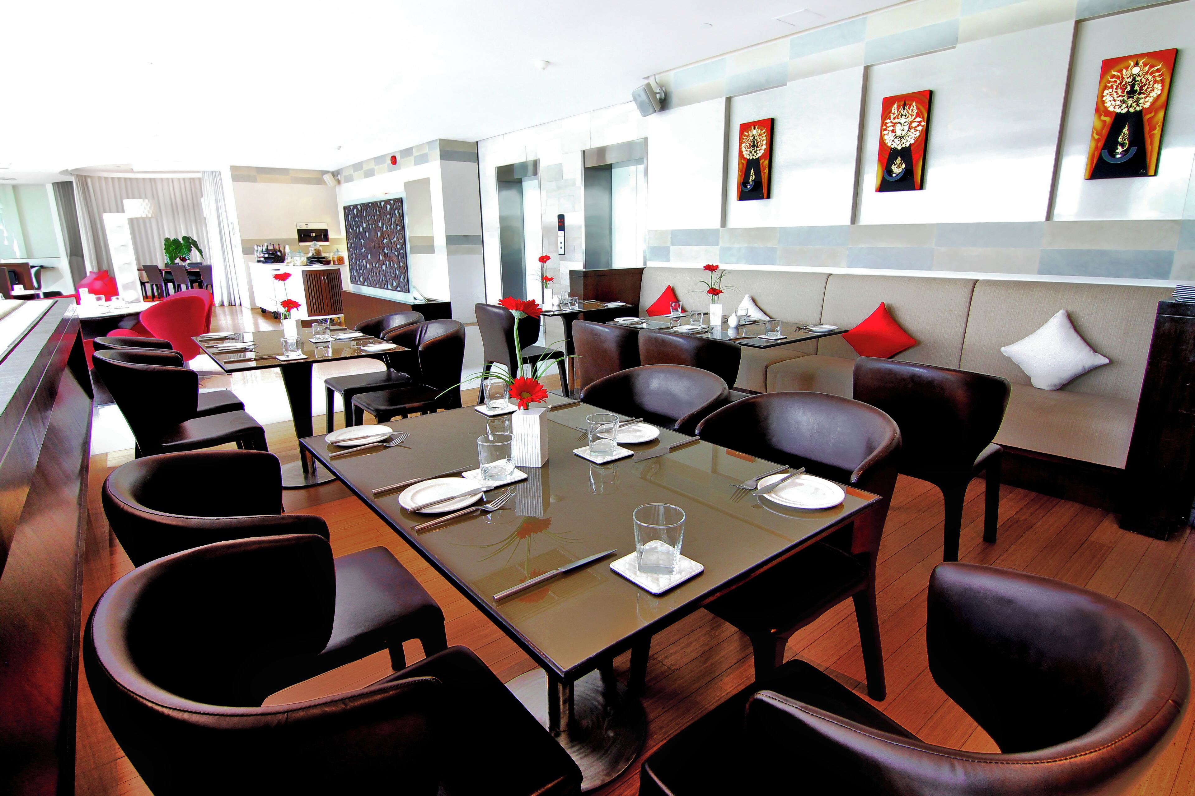 breakfast, lunch and dinner served