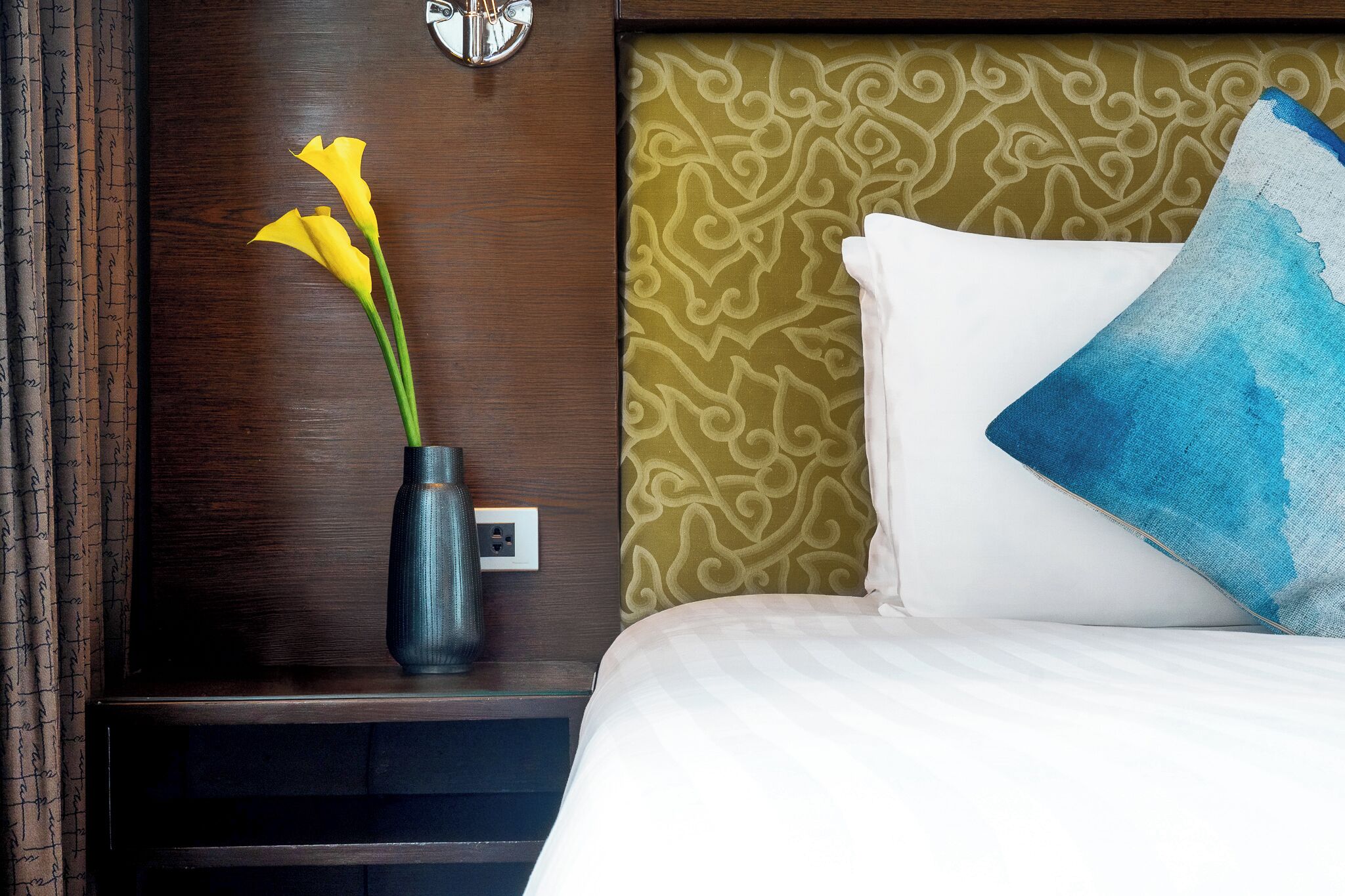 superior room | egyptian cotton sheets, premium bedding, select comfort beds, minibar