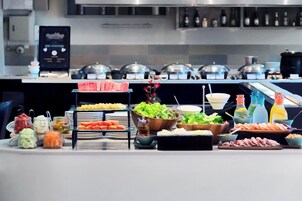 매일 뷔페 아침 식사(1인당 THB 706)