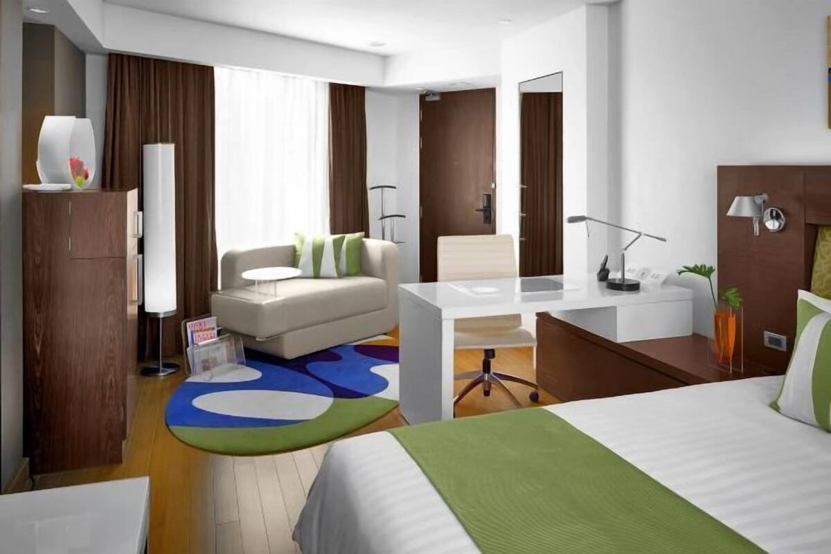 Egyptian cotton sheets, premium bedding, Select Comfort beds, minibar
