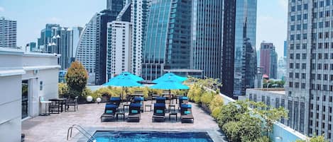 Piscine extérieure, accÚs possible de 6 h à 20 h, parasols