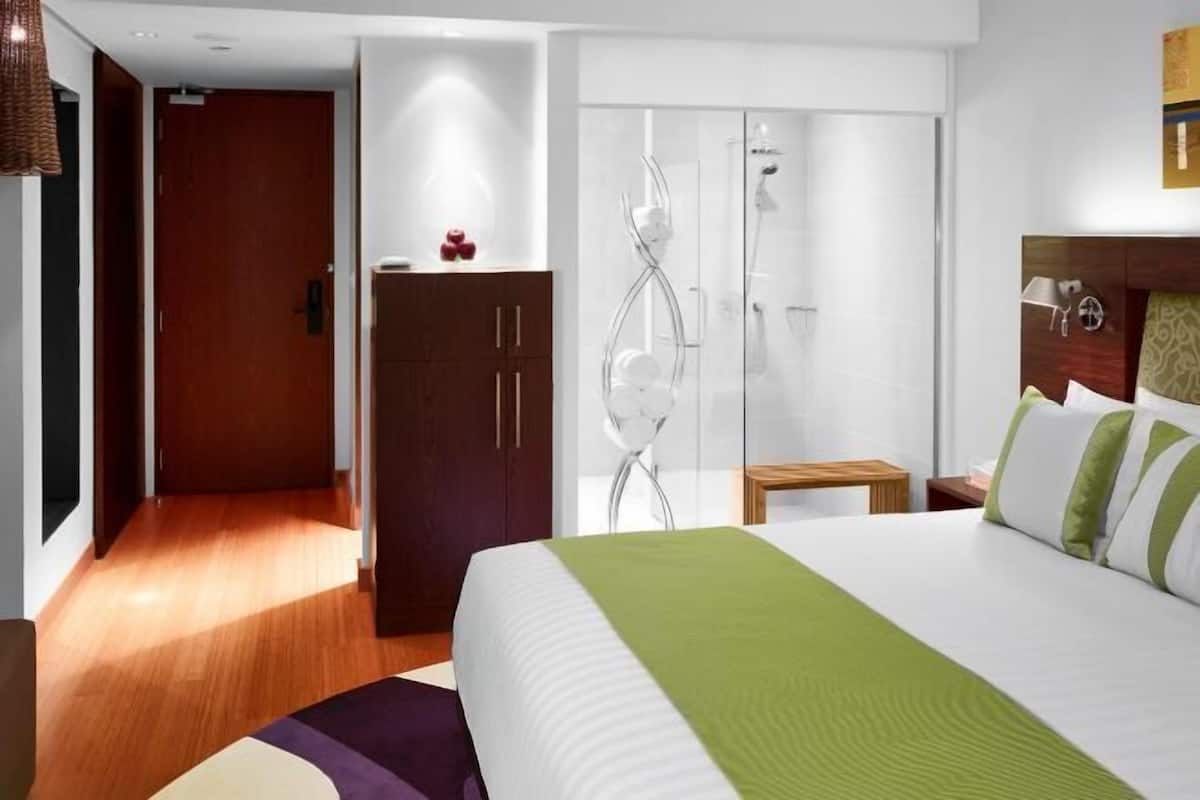 Egyptian cotton sheets, premium bedding, Select Comfort beds, minibar