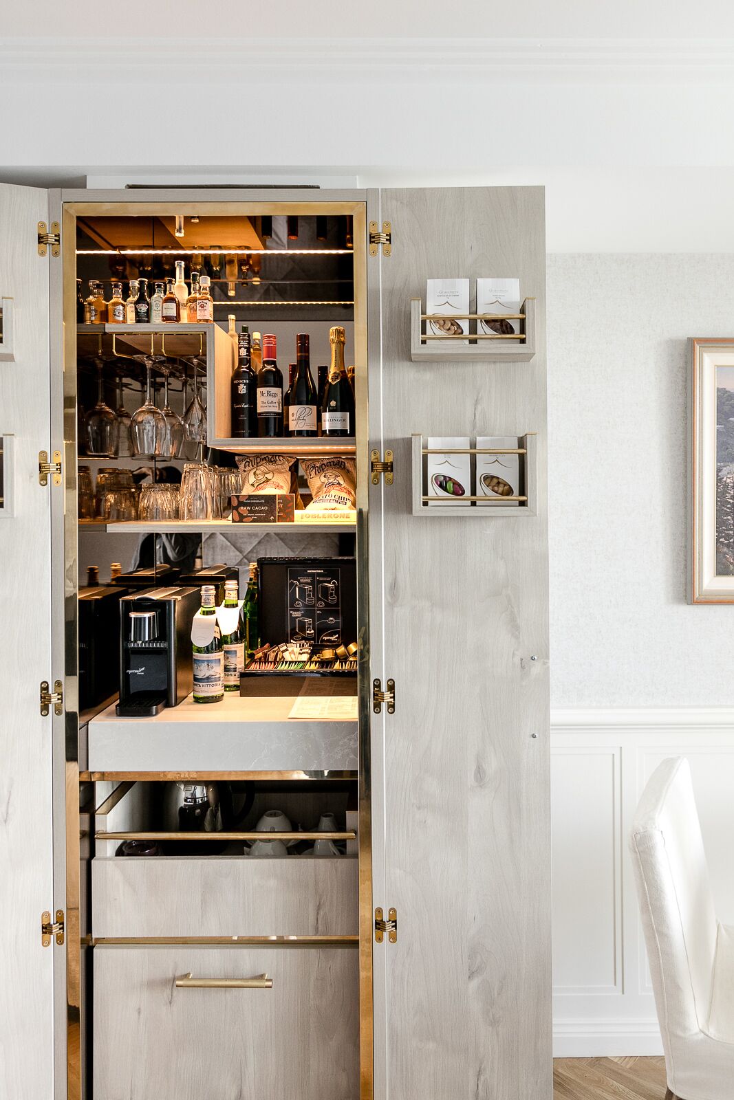 ocean retreat room | minibar