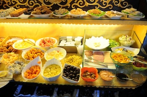 Breakfast buffet - Beijing Double Happiness Hotel (Beijing)