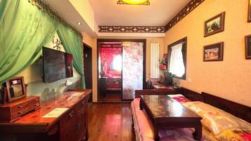 Premium Family room | Premium bedding, minibar, in-room safe, desk