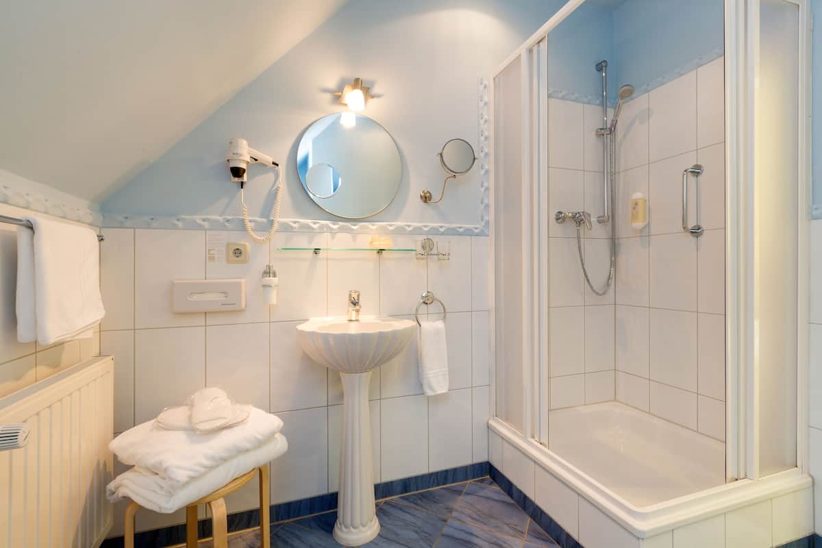 maisonette | bathroom | free toiletries, hair dryer, bathrobes, towels