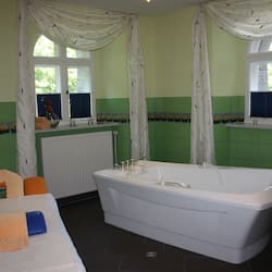 Sauna, body treatments, aromatherapy, hot stone massages, Thai massages
