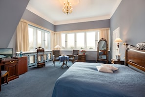 Double Room Lake View main building | Hypo-allergenic bedding, minibar, in-room safe, individually furnished - Schlosshotel Ralswiek (Ralswiek)