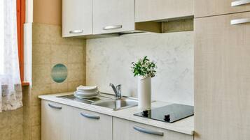 Deluxe Room | Private kitchen