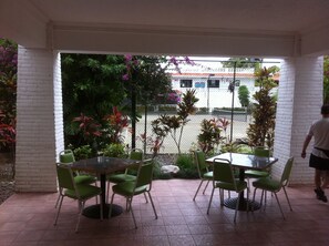 Aamiainen, lounas ja illallinen; kansainvälinen keittiö 