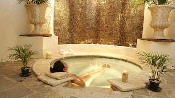 Indoor spa tub