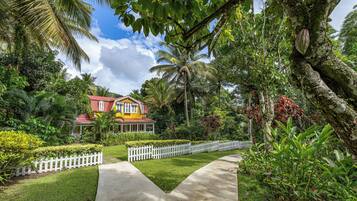 Deluxe Cottage, 2 Bedrooms | Garden view