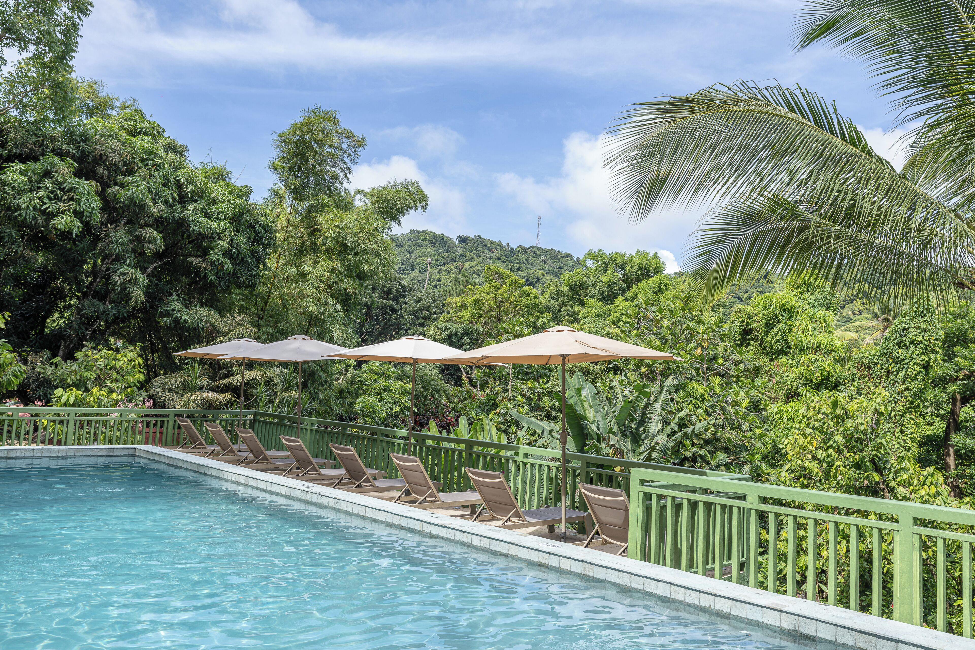 3 outdoor pools, sun loungers